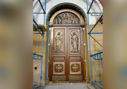 Деревянная дверь Успенского кафедрального собора