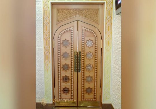 Дверь ручной работы в восточном стиле