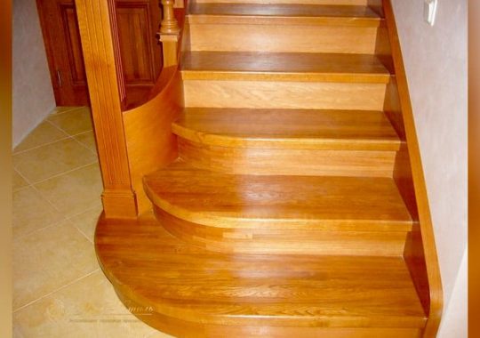 Уникальная деревянная винтовая лестница