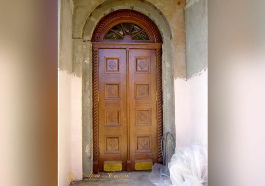 Входная дверь из дерева для Успенского собора