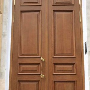 Историческая двустворчатая дверь. КГИОП. Фурнитура — латунь. Историческая двустворчатая дверь. КГИОП. Фурнитура — латунь.